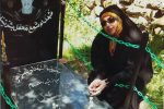 «فریده» و حسرتی که بر دلش مانده/ کاش پدرم در مناطق جنگی جا مانده بود/ هنوز آغوش پدر را فریاد میزند/ کم توجهی به درخواست خانواده شهدا در شان مسئولان انقلابی نیست