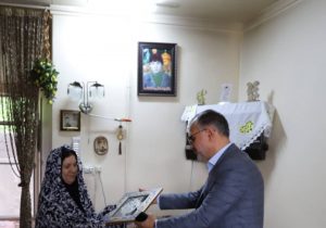 دیدار رئیس شورای اسلامی شهر رشت با خانواده شهید علی منصف