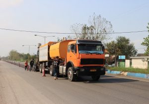 اجرای عملیات بهسازی و روکش حفاظتی آسفالت راه‌های گیلان