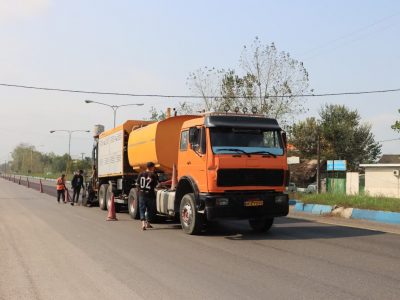 اجرای عملیات بهسازی و روکش حفاظتی آسفالت راه‌های گیلان