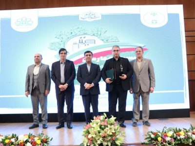 اعطای لوح و تندیس صنعت سبز در سطح ملی از سوی سازمان حفاظت محیط زیست کشور به مدیرعامل شرکت سیمان خزر