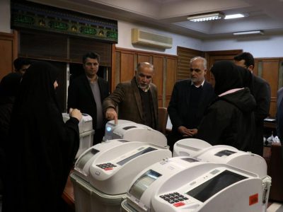 بازدید دادستان مرکز استان از فرآیند برگزاری رای‌گیری الکترونیک