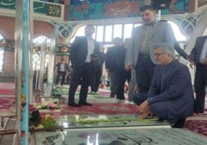 ادای احترام رئیس دانشگاه علوم پزشکی گیلان به مقام شامخ شهدا در رشت