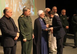 آیین تجلیل از افتخار آفرینان دفاع مقدس در رشت برگزار شد 