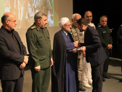 آیین تجلیل از افتخار آفرینان دفاع مقدس در رشت برگزار شد 