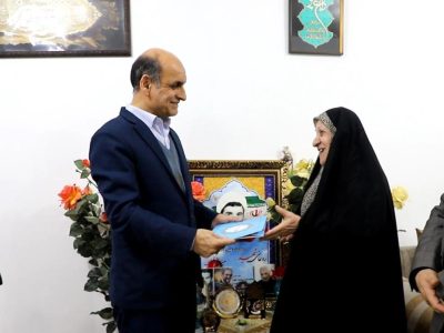 تجلیل استاندار گیلان از مادر شهید به‌مناسبت روز مادر