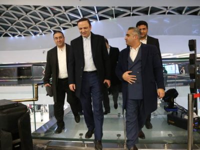 بازدید دبیر شورای‌عالی مناطق آزاد از بخش‌های فرهنگی مجتمع آرش مال