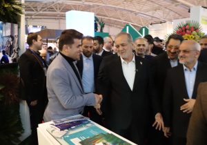 غرفه منطقه آزاد انزلی میزبان دکتر پزشکیان و مدیرعامل میربیزنس بانک روسیه 
