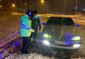 بارش برف در محورهاي گيلان/ هموطنان از سفرهای غیرضروری به گیلان خودداری کنند