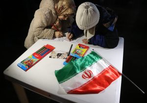 ایستگاه فرهنگی «هم‌نوا با کوله‌پشتی فرشته‌ها» در پیاده‌راه رشت
