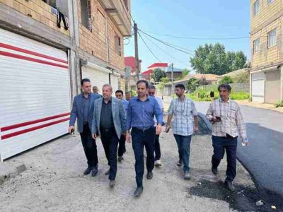 نظارت میدانی شهردار رشت بر عملیات روکش آسفالت خیابان ایران در پاره بیجار